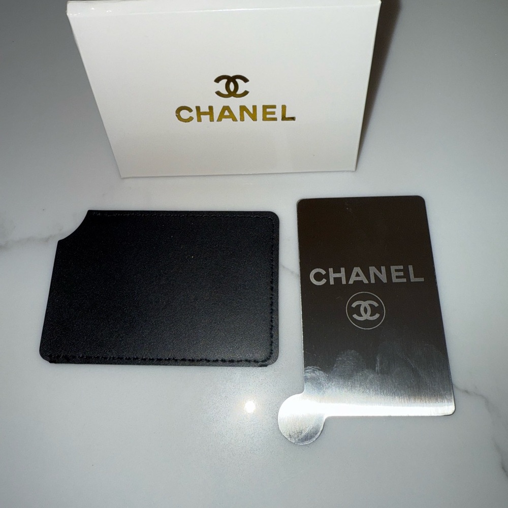 New CHANEL Black Leather Card Case with mirror - Picture 8 of 10